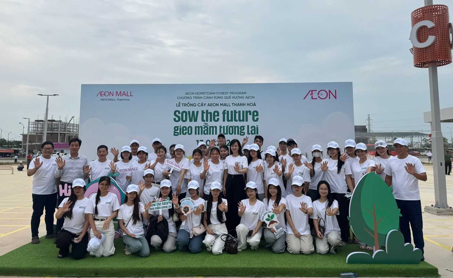 Trường Đại học Hồng Đức tham dự Ngày hội trồng cây tại AEON MALL Thanh Hóa